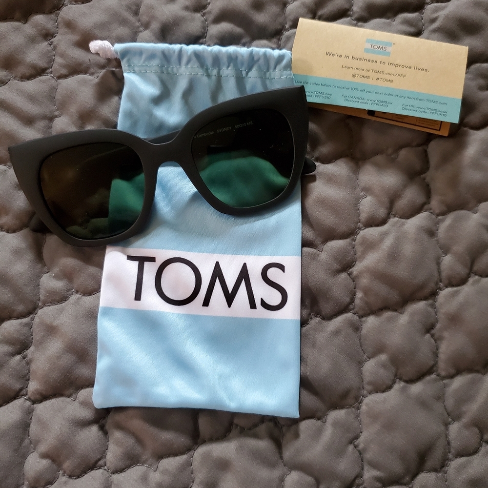 Tom's sunglasses